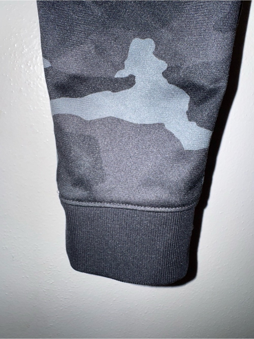 Under Armour Black Sweatpants with Red Logo Black Camo Joggers Size Youth Large - Picture 6 of 15